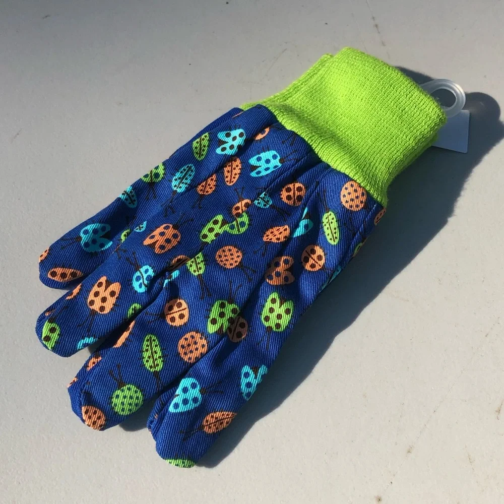 - Ladybug Print Kids Gardening Gloves! NEW!